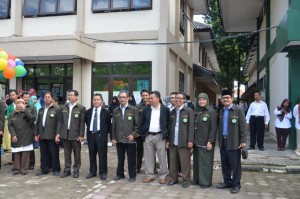 Dr. H. farihin, M. Pd beserta unsur Dekanat dan Jurusan Fakultas Ilmu Tarbiyah dan Keguruan.