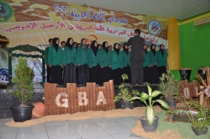 Menyanyikan Lagu Kebangsaan Indonesia Raya dalam acara pembukaan GBA HMJ PBA FITK Tahun 2016.