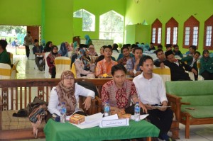 Durtam, M. Ag berserta Team selaku Dewan Juri dalam perlombaan Debat Bahasa Arab dalam acara GBA HMJ PBA Fakultas Ilmu Tarbiyah dan Keguruan Tahun 2016.