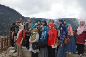 Civitas Academika terpesona pada salah satu Ciptaan Allah SWT.
