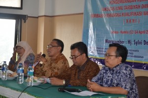 Rektor IAIN Dr. H. Sumanta, M. Ag membuka acara Workshop Pengembangan Kurikulum FITK Berbasis KKNI Tahun 2016.