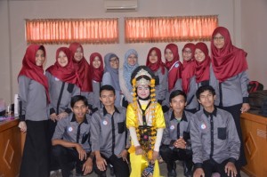 Foto bersama pengurus GenBI IAIN Syekh Nurjati Cirebon usai acara Sosialisasi Penerima Beasiswa Bank Indonesia Tahun 2016.