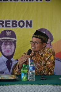 Dr. H. Adib, M. Ag Warek II sekaligus ketua TIM Pengembangan dan Alih Status mempresentasikan Rencana Strategis IAIN Syekh Nurjati Cirebon kepada Wakil Bupati Kabupaten Indramayu Drs. H. Supendi, M. Si beserta tamu undangan.