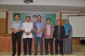 Foto bersama usai acara Studium General Jurusan Manajemen Pendidikan Islam Tahun 2016.