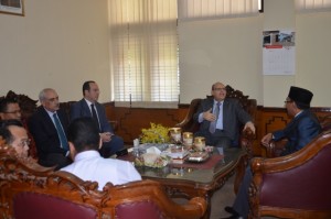 H.E. Mr. Bahaa El Deen Dessaouki (Duta Mesir untuk Indonesia) beserta rombongan berbincang-bincang dengan Rektor dan unsur pimpinan IAIN Syekh Nurjati Cirebon 