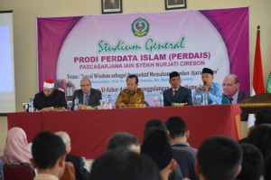 Prof. Dr. H. Chozin Nasuha, MA (Rektor ISIF Cirebon).