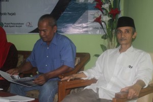 KH. Husain Muhammad penulis buku dengan judul " Perempuan, Islam dan Negara".