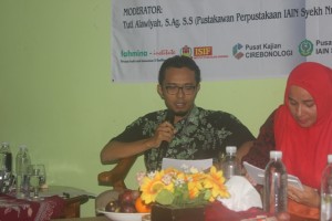 Ahmad Rofi'i, MA Sekjur AAS Fakultas Syari'ah Ekonomi Islam sebagai pembahas dalam acara Bedah Buku "Perempuan, Islam dan Negara".