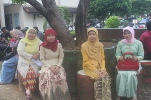 Dr. Fatimah, M. Hum, Dra. Yayah Sadiyah, Titi Fitriatie, S. Ag, Hj. Sudiyanti, S. Ag adalah Kartini-Kartini Fakultas Ushuluddin Adab Dakwah IAIN Syekh Nurjati Cirebon.