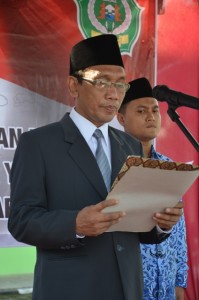 Dr. H. Sumanta, M. Ag (Inspektur Upacara) membacakan amanat pada Upacara Harkitnas ke 108 Tahun 2016.