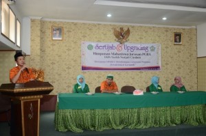 Ketua Jurusan PGRA Dr. Saifudin, M. Ag memberikan sambutan dalam acara Sertijab dan Upgrading HMJ PGRA FITK Masa Bakti Tahun 2016-2017.