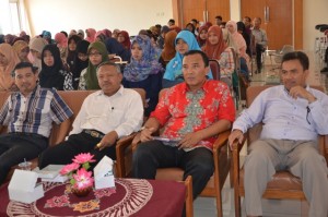 Kepala Biro AUAK Drs. H. Akso, M. Pd, Direktur Pascasarjana Prof. Dr. H. Jamali, M. Ag, Dekan FITK Dr. ILman Nafi'a, M. Ag serta Wadek III FITK Dr. Nuryana, M. Pd