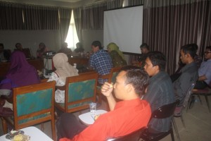 Suasana Pembahasan Kurikulum KKNI LPM dengan para Dekan, Wadek, Kajur, Sekjur dan Staff Fakultas/ Jurusan Tahun 2016.