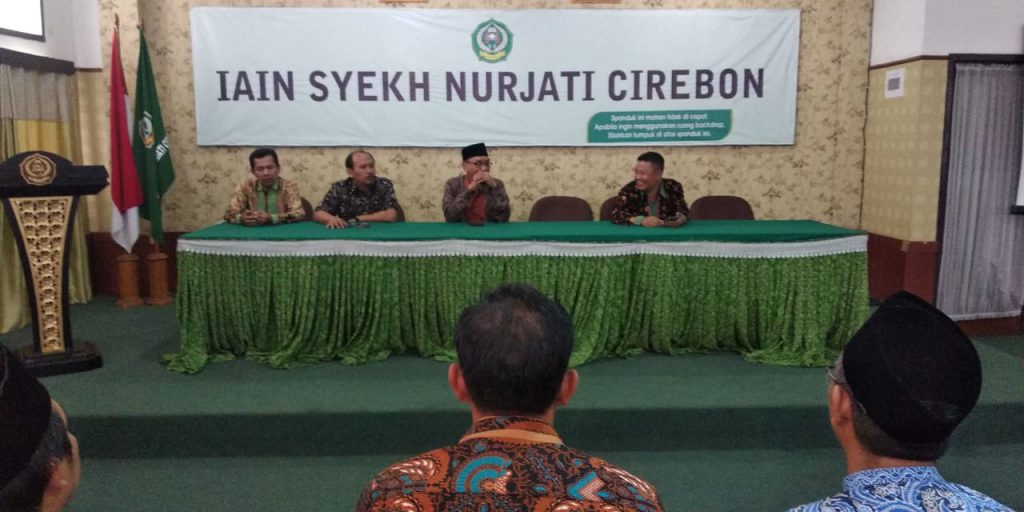Sambutan Dr. H. Sumanta Hasyim, M.Ag (Rektor) pada kegiatan penyerahan sertifikat dosen professional yang dilaksanakan LPM. Rabu (15/01)
