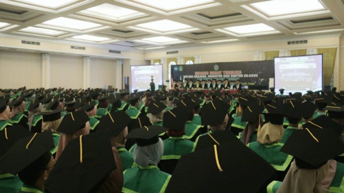 WISUDA 12