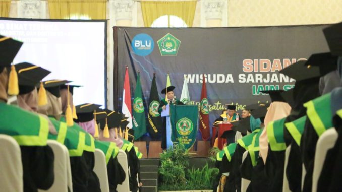 WISUDA 8