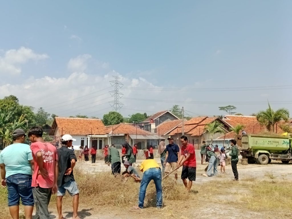 Sinergitas Pemerintah Desa Kepunduan dan Mahasiswa KKN 88 Gelar Aksi Kebersihan Bertajuk “Minggu Bersih”