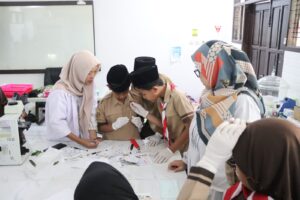 Kunjungan Edukasi SD IT Bina Bangsa ke Laboratorium MIPA FITK UIN Siber Cirebon