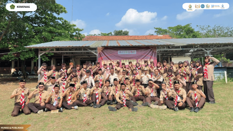 Foto bersama peserta dan panitia Kursus Mahir Dasar Pramuka UIN Siber Syekh Nurjati Cirebon Tahun 2026