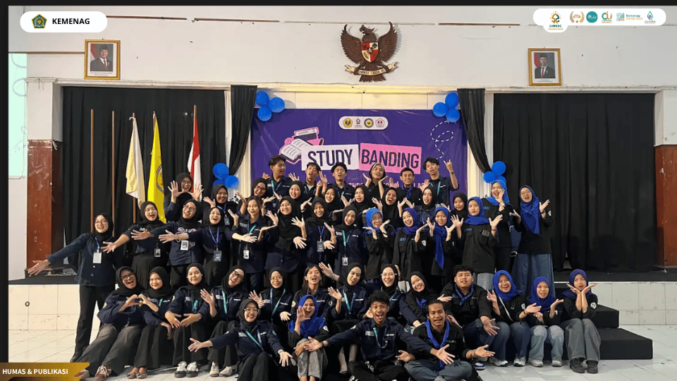 PSM Kidung Kinasih UIN Siber Cirebon dan PSM CHOIR Universitas Kuningan saat studi banding