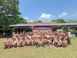Foto bersama peserta dan panitia Kursus Mahir Dasar Pramuka UIN Siber Syekh Nurjati Cirebon Tahun 2026. jpg