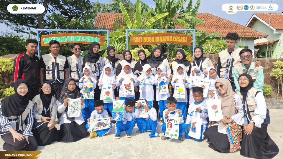 Kegiatan Gores Warna Ukir Makna menjadi wujud pengabdian KKN Kelompok 2 UIN Siber Syekh Nurjati Cirebon di bidang pendidikan.