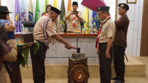 Ketua Kwarcab Kota Cirebon membuka kegiatan Kursus Mahir Dasar Penggalang 2026.jpg