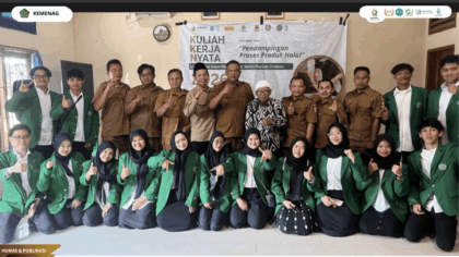 Kolaborasi mahasiswa KKN 107, Pemerintah Desa Cikalahang, dan pelaku UMKM dalam mendukung pengembangan produk halal.