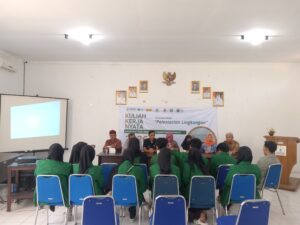 Lurah Kesenden Resya Jonanta, S.I.P. memberikan sambutan pada pembukaan KKN UIN Siber Syekh Nurjati Cirebon.