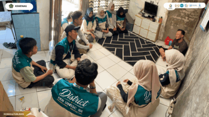 Mahasiswa KKN Kelompok 106 UIN Siber Syekh Nurjati Cirebon melakukan observasi UMKM donat rumahan di Desa Sindangjawa.