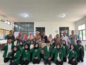 Mahasiswa KKN Kelompok 131 UIN Siber Syekh Nurjati Cirebon mengikuti Opening Ceremony bersama Pemerintah Kelurahan Kesenden.