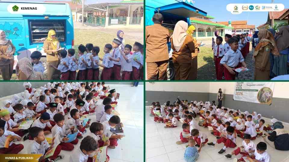 Mahasiswa KKN Kelompok 2 UIN Siber bersama Perpustakaan Daerah Kabupaten Cirebon menggelar kegiatan literasi di SDN 1 Barisan.