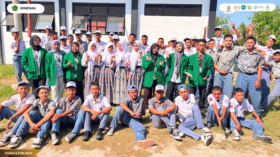 Mahasiswa KKN Kelompok 45 UIN Siber Syekh Nurjati Cirebon memberikan Literasi Bimbingan dan Konseling kepada siswa kelas XI SMKN 1 Gunung Jati.