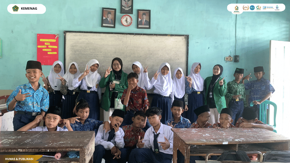 Mahasiswa KKN Kelompok 45 UIN Siber Syekh Nurjati Cirebon