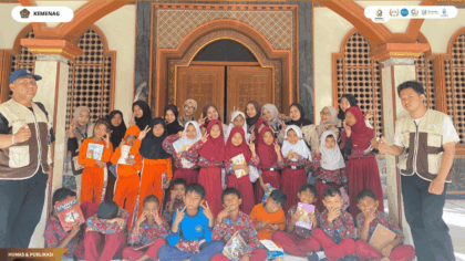 Mahasiswa KKN Kelompok 46 UIN Siber Syekh Nurjati Cirebon mendampingi siswa dalam Program GELIS di SD Negeri 1 Sambeng.