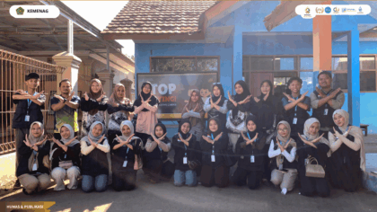 Mahasiswa KKN Kelompok 78 UIN Siber Cirebon memberikan edukasi anti-bullying kepada siswa SDN 1 Japura Lor.