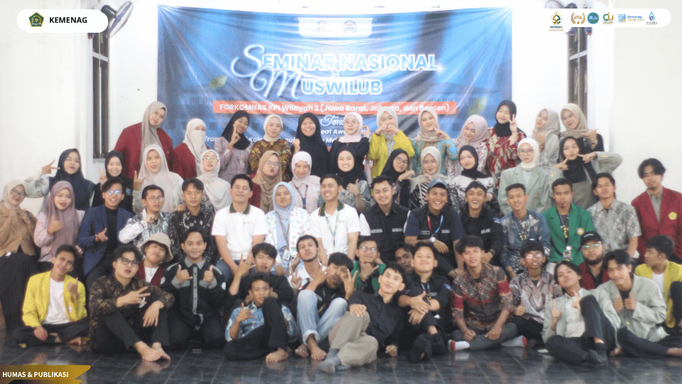 Peserta Seminar Nasional FORKOMNAS KPI Wilayah 2 berdiskusi mengenai komunikasi Islam yang toleran, inklusif, dan berkemajuan di era digital.