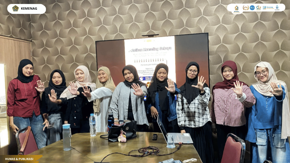 Relawan PSGAD UIN Siber Syekh Nurjati Cirebon mengikuti Pelatihan Konseling Sebaya Pertemuan 2 di Sekretariat PSGAD.