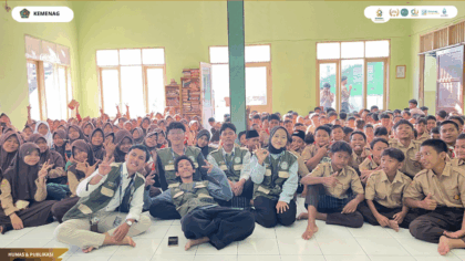 Suasana sosialisasi pengelolaan sampah di SMPN 1 Gunung Jati oleh KKN UIN Siber Cirebon.