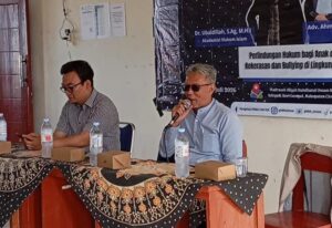 Tim PKBH UIN Siber Cirebon memberikan penyuluhan hukum tentang anti-bullying di MA Nahdhatul Umam Kempek.
