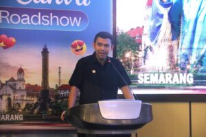 staf Khusus Menteri Komunikasi dan Digital memberikan paparan mengenai pengembangan talenta digital Indonesia pada #NyatAInDiCanva Roadshow.
