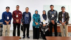 Arief Pradhana Dosen UIN Siber Syekh Nurjati Cirebon mempresentasikan penelitian pada National Islamic History Symposium 2026.