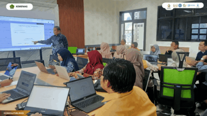 Dosen FEBI UIN Siber Syekh Nurjati Cirebon mengikuti Workshop Digitalisasi Modul Ajar di SmartClass Gedung FEBI.