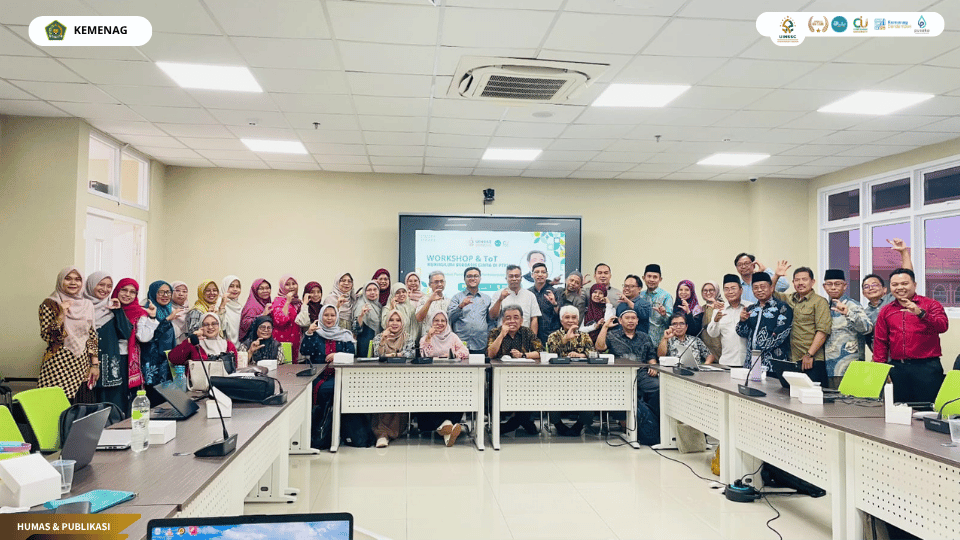 FITK UIN Siber Cirebon melaksanakan pembekalan Kurikulum Berbasis Cinta bagi dosen.