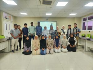 Foto Bersama Seminar English for Social Media oleh International Office UIN Siber Syekh Nurjati Cirebon.