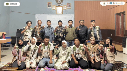 Foto bersama KKN Kelompok 11 UIN Siber Cirebon dan peserta FGD Desa Astanajapura
