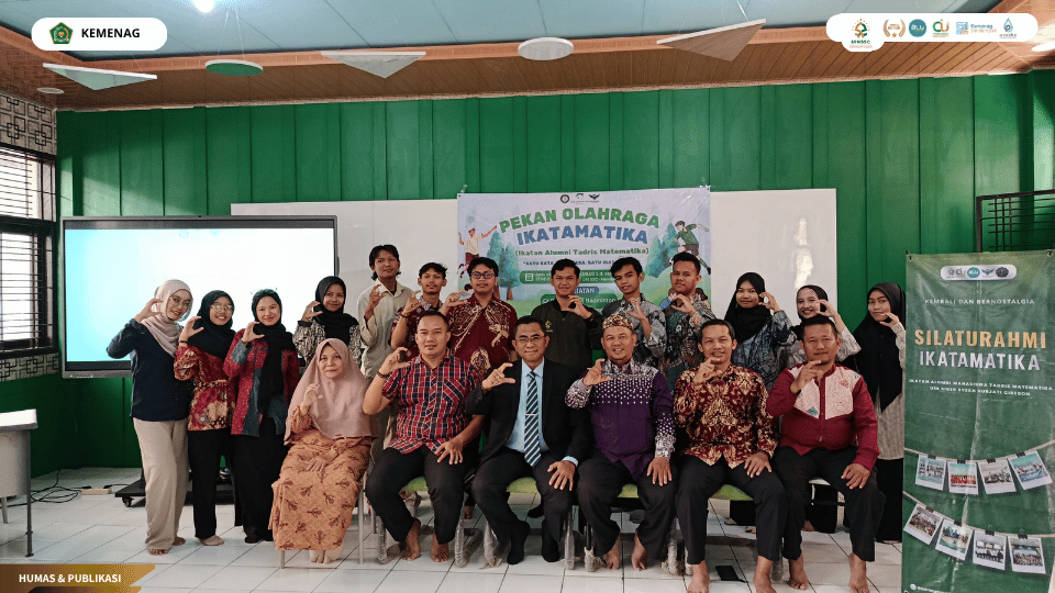 Foto bersama alumni, dosen, dan mahasiswa pada penutupan PORAK IKATAMATIKA 2026.