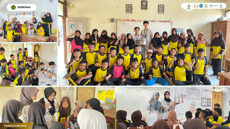 KKN 127 UIN Siber Syekh Nurjati Cirebon mengajarkan praktik pembuatan ecobrick kepada siswa SDN 2 Pamengkang