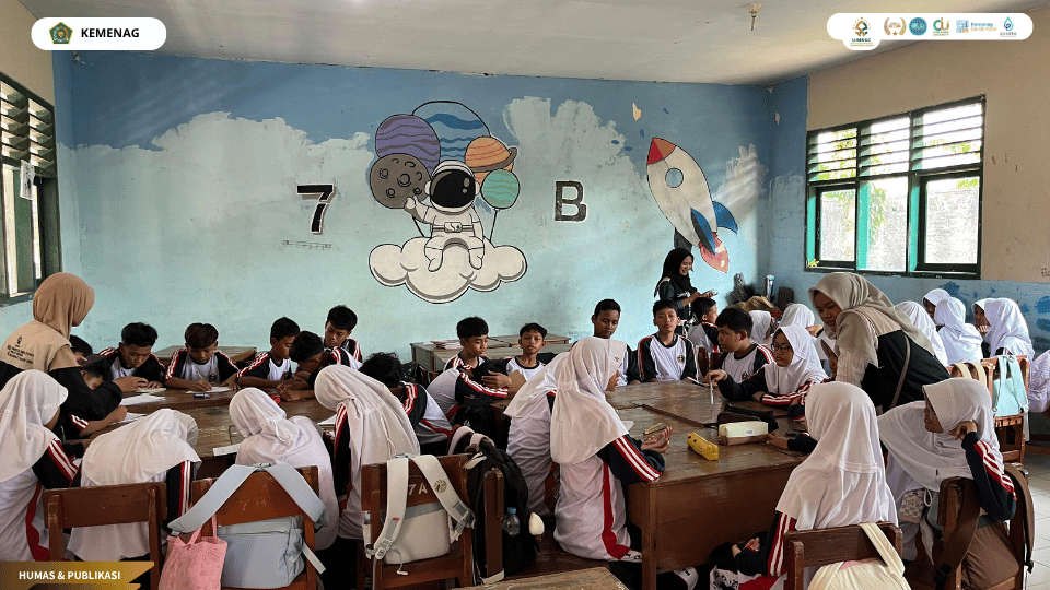 KKN 47 UIN Siber Cirebon memberikan edukasi kenakalan remaja kepada siswa SMPN 1 Gunung Jati