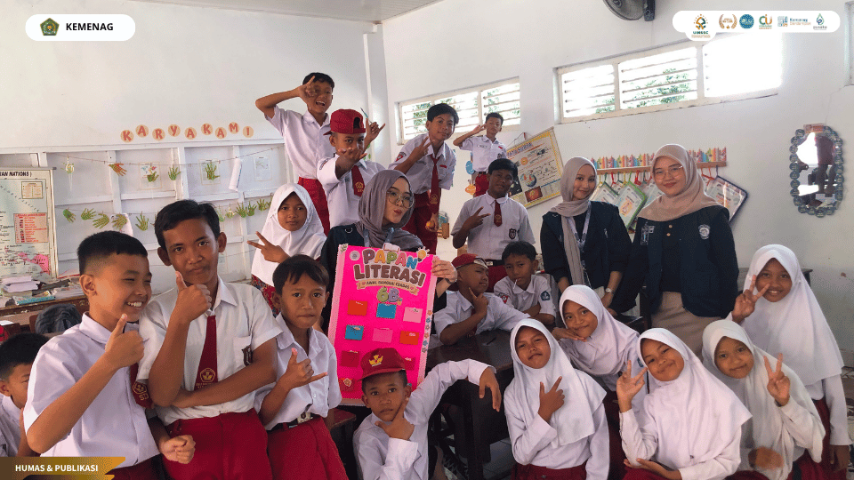 KKN 60 UIN Siber Cirebon melaksanakan Program Papan Literasi di SDN 1 Gegesik Wetan